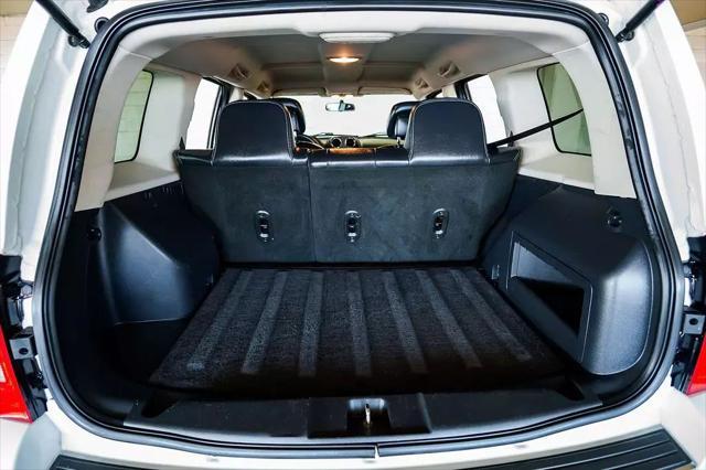 Photo of 2011 Bright White Clearcoat Jeep Patriot