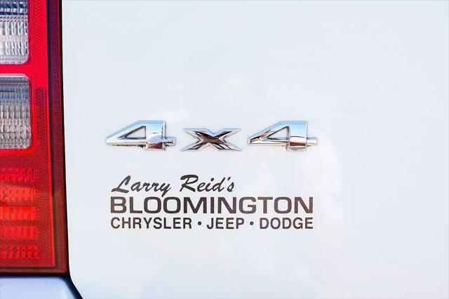 Photo of 2011 Bright White Clearcoat Jeep Patriot