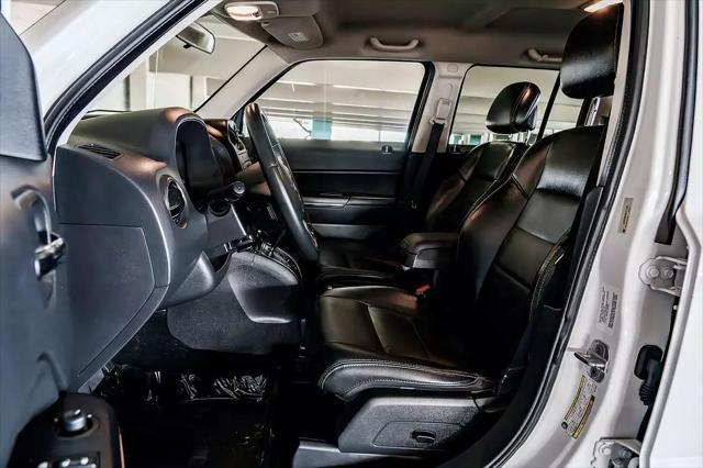 Photo of 2011 Bright White Clearcoat Jeep Patriot