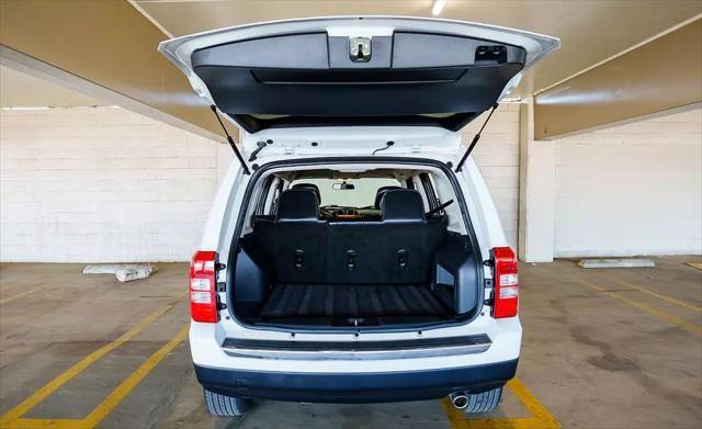 Photo of 2011 Bright White Clearcoat Jeep Patriot