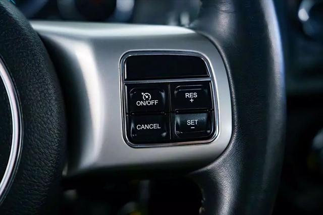 Photo of 2011 Bright White Clearcoat Jeep Patriot