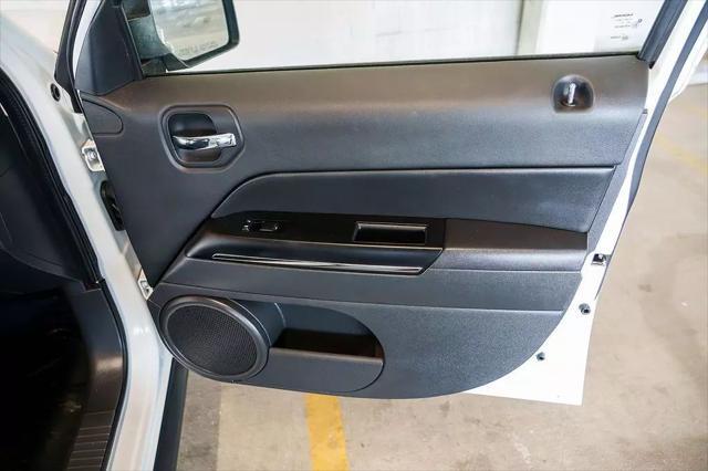 Photo of 2011 Bright White Clearcoat Jeep Patriot