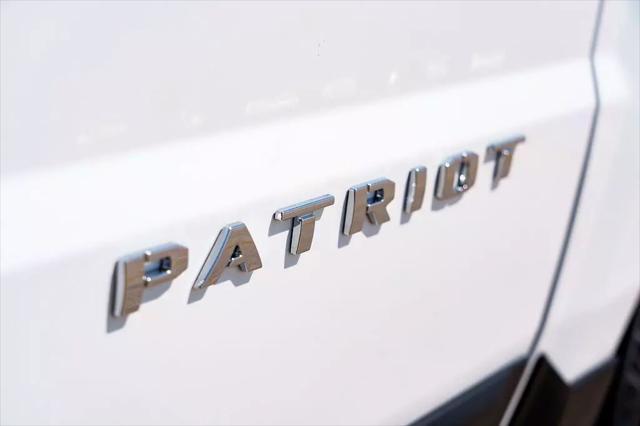 Photo of 2011 Bright White Clearcoat Jeep Patriot