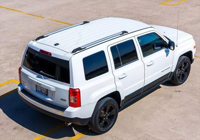 Photo of 2011 Bright White Clearcoat Jeep Patriot