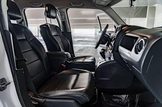 Photo of 2011 Bright White Clearcoat Jeep Patriot