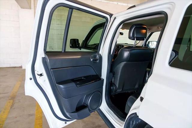 Photo of 2011 Bright White Clearcoat Jeep Patriot