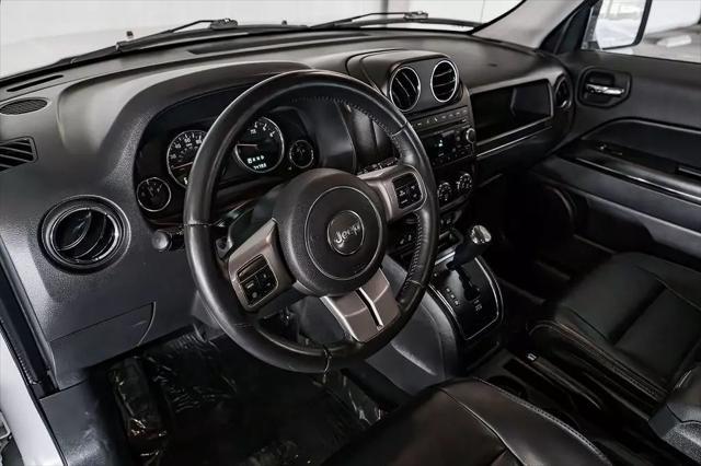 Photo of 2011 Bright White Clearcoat Jeep Patriot