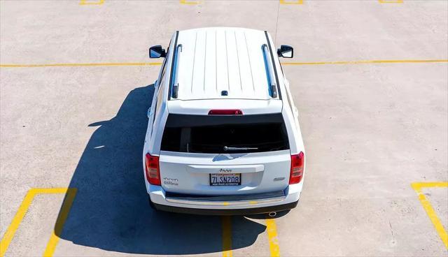 Photo of 2011 Bright White Clearcoat Jeep Patriot