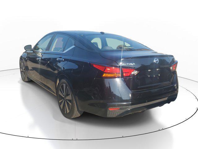 Photo of 2022 Super Black Nissan Altima