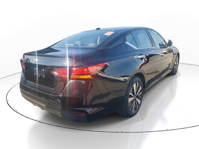 Photo of 2022 Super Black Nissan Altima