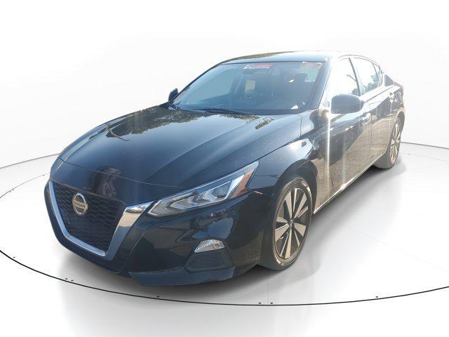Photo of 2022 Super Black Nissan Altima