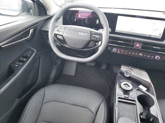 Photo of 2025 Glacier White Pearl Kia EV6