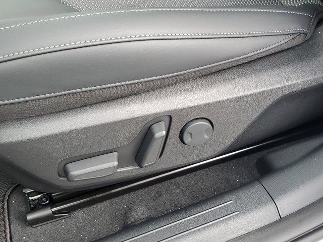 Photo of 2025 Glacier White Pearl Kia EV6