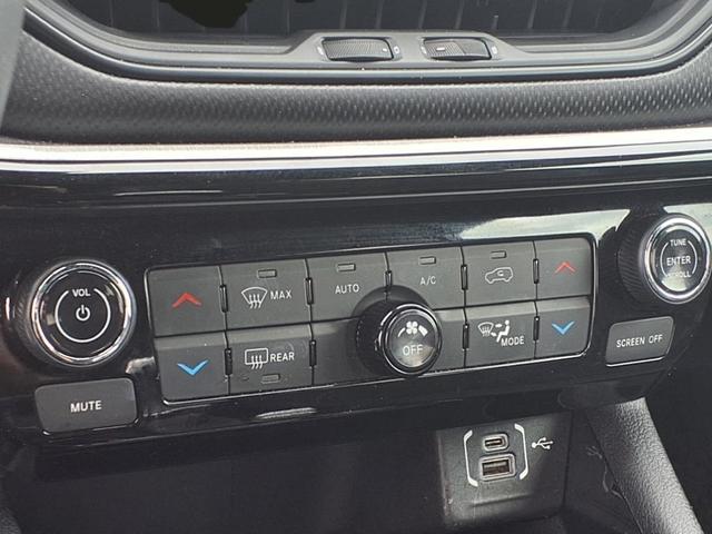 Photo of 2023 Bright White Clearcoat Jeep Compass