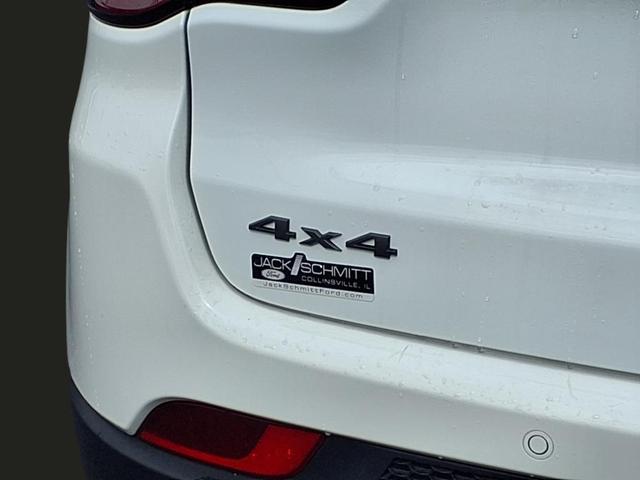 Photo of 2023 Bright White Clearcoat Jeep Compass