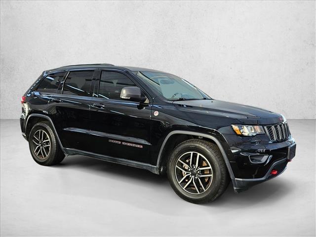 Photo of 2020 Diamond Black Crystal Pearlcoat Jeep Grand Cherokee