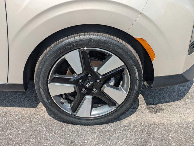 Photo of 2020 Platinum Gold/White Roof Kia Soul