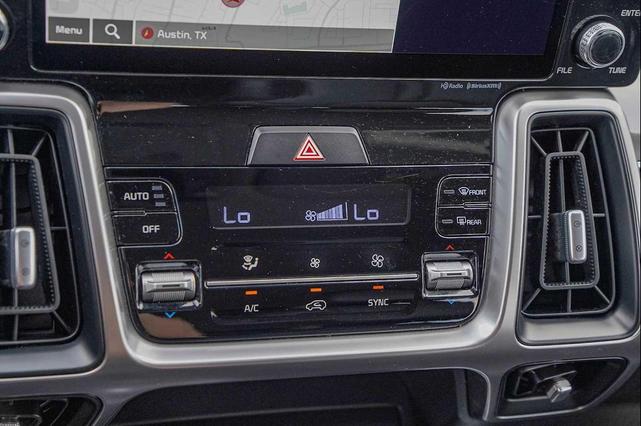 Photo of 2023 Everlasting Silver Kia Sorento