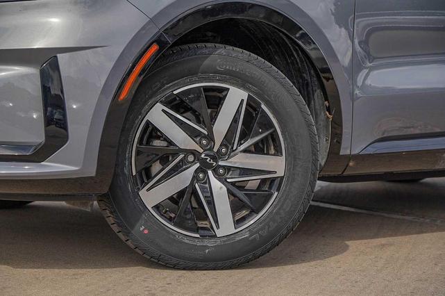 Photo of 2023 Everlasting Silver Kia Sorento