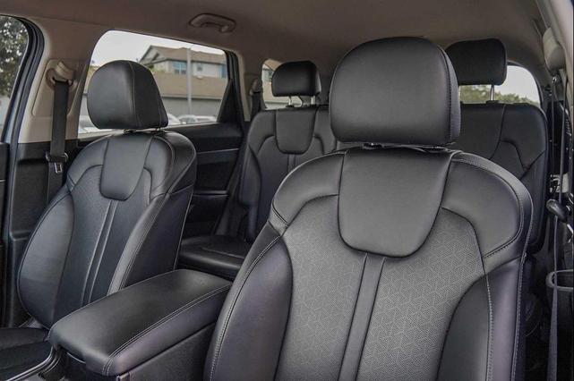 Photo of 2023 Everlasting Silver Kia Sorento