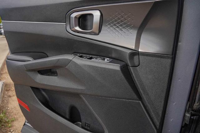 Photo of 2023 Everlasting Silver Kia Sorento
