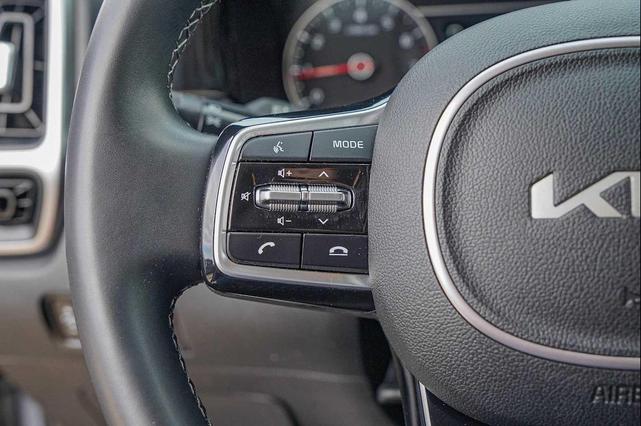 Photo of 2023 Everlasting Silver Kia Sorento