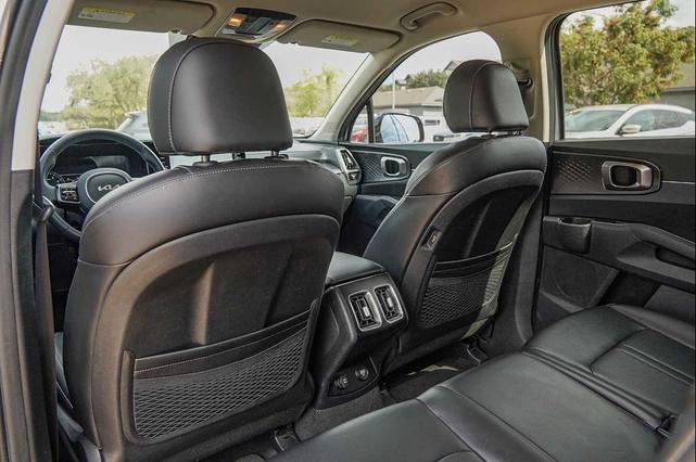 Photo of 2023 Everlasting Silver Kia Sorento