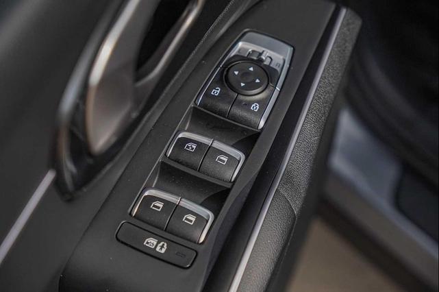 Photo of 2023 Everlasting Silver Kia Sorento