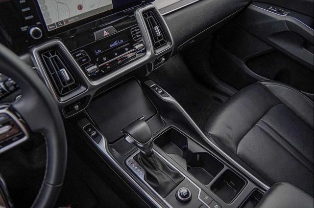 Photo of 2023 Everlasting Silver Kia Sorento