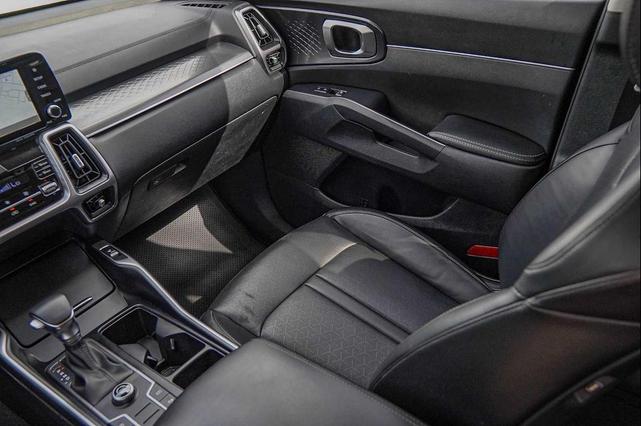 Photo of 2023 Everlasting Silver Kia Sorento