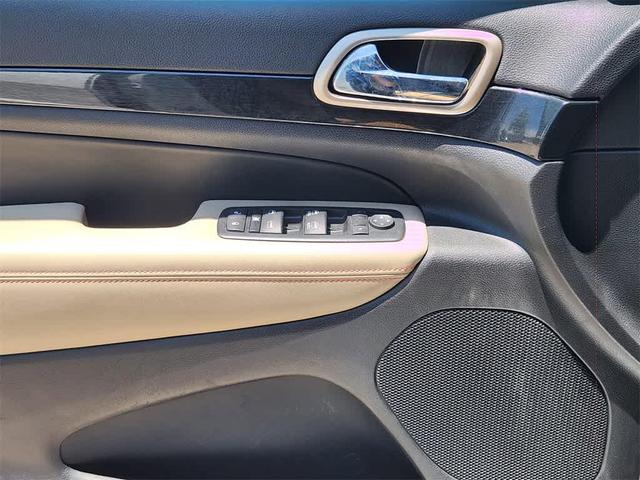Photo of 2016 Bright White Clearcoat Jeep Grand Cherokee