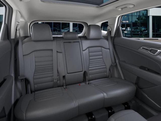 Photo of 2025 White Kia Sportage Hybrid