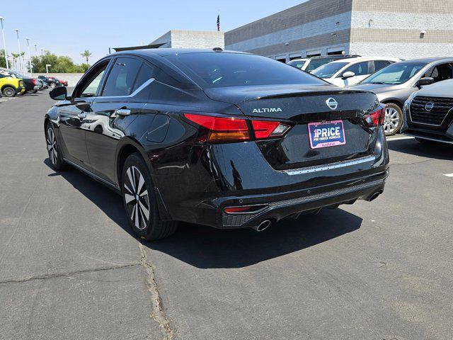 Photo of 2022 Super Black Nissan Altima