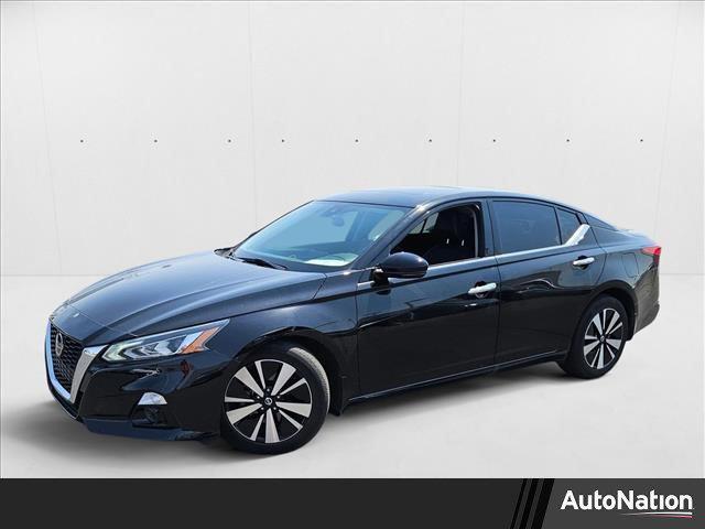 Photo of 2022 Super Black Nissan Altima