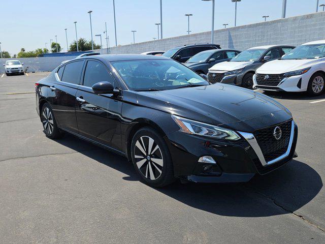 Photo of 2022 Super Black Nissan Altima