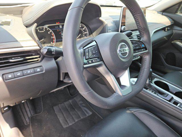 Photo of 2022 Super Black Nissan Altima