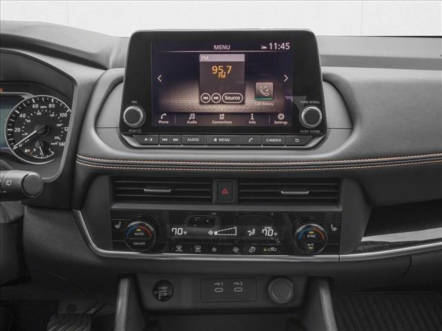 Photo of 2026 Everest White Pearl Tricoat Nissan Rogue