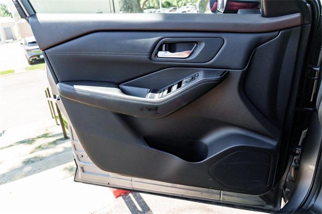 Photo of 2023 Gun Metallic Nissan Rogue