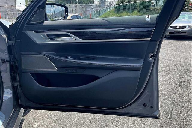 Photo of 2022 Gray BMW 750