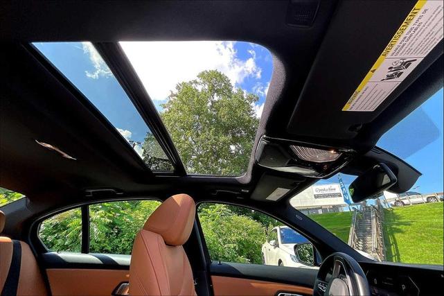 Photo of 2023 Blue BMW 330
