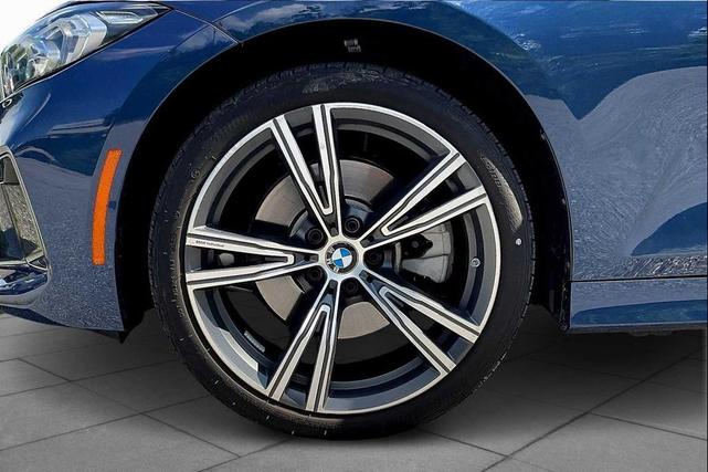 Photo of 2023 Blue BMW 330