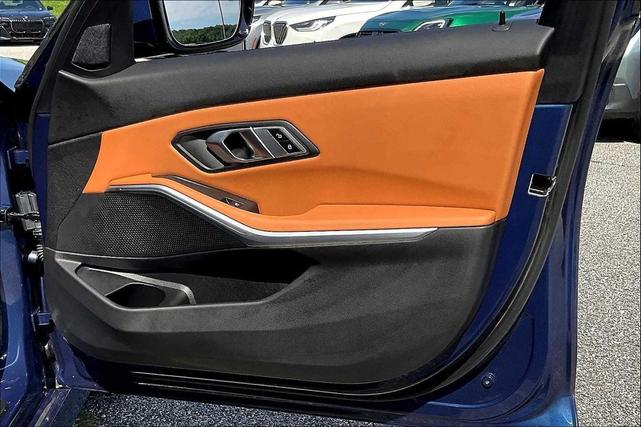 Photo of 2023 Blue BMW 330