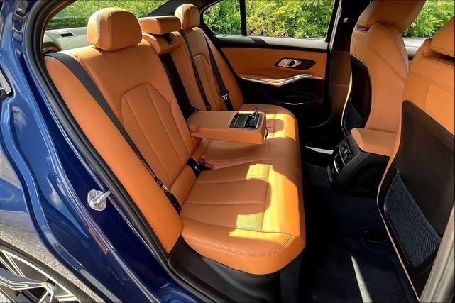 Photo of 2023 Blue BMW 330