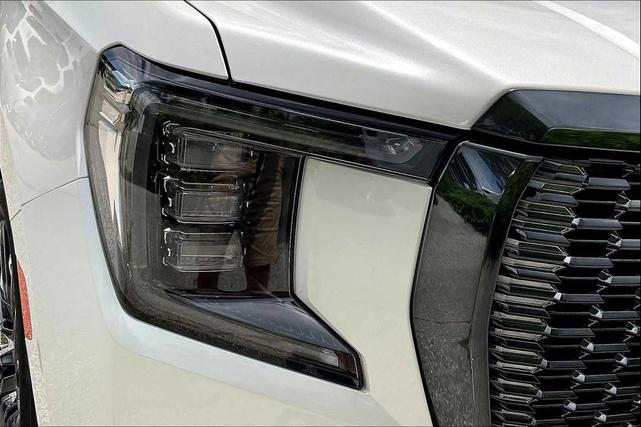 Photo of 2023 White GMC Yukon XL