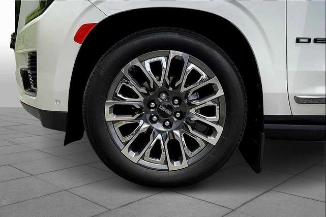Photo of 2023 White GMC Yukon XL