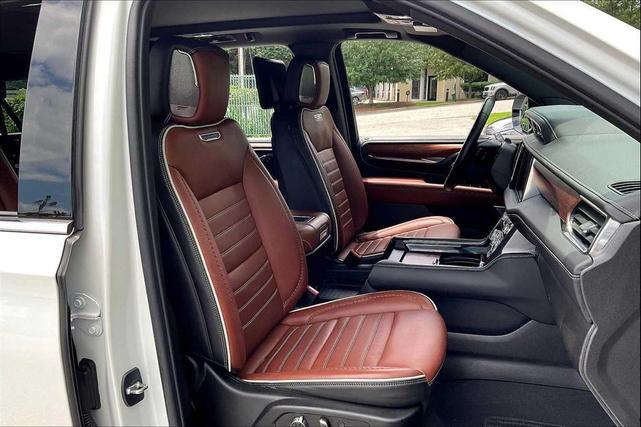 Photo of 2023 White GMC Yukon XL