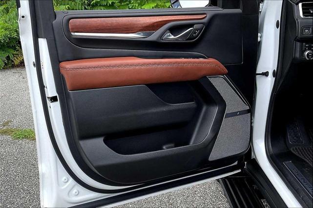 Photo of 2023 White GMC Yukon XL