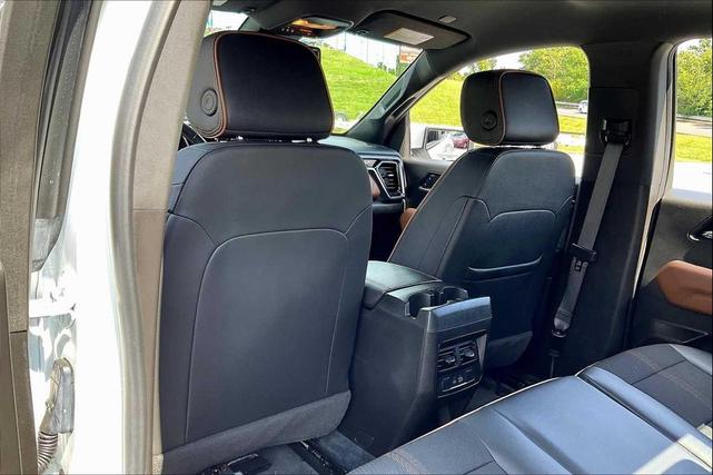 Photo of 2023 Summit White GMC Canyon