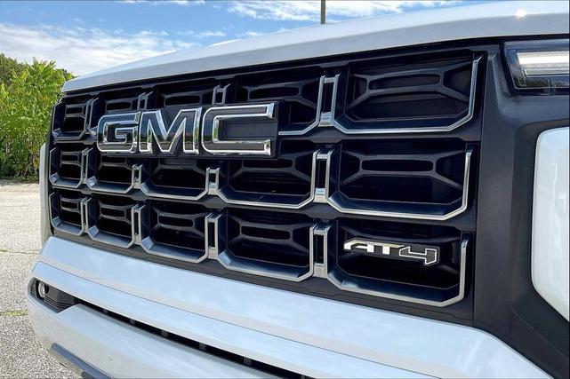 Photo of 2023 Summit White GMC Canyon