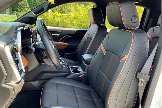 Photo of 2023 Summit White GMC Canyon